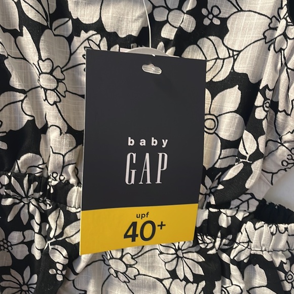 Baby gap onesie set summer NWT with uv protection and hat - Picture 2 of 3